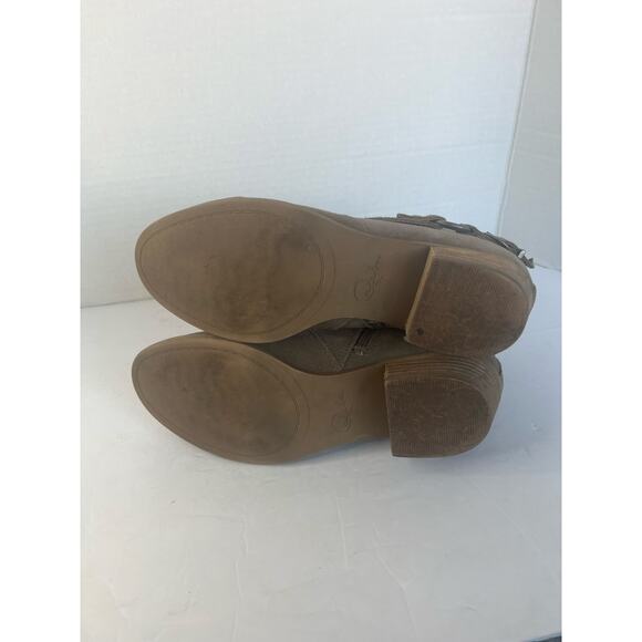 REBA Whisper Buckle Harness Cuff Detail Beige
Suede Leather Ankle Zip Boots 8.5 - Picture 10 of 10